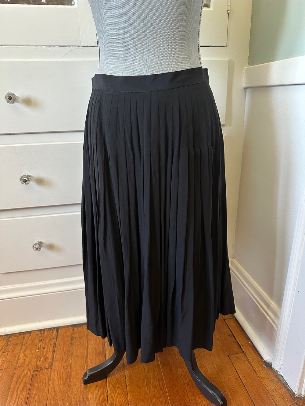 Vintage Black 100% Silk Pleated Skirt Jeanette for St Martin made in Korea fit M